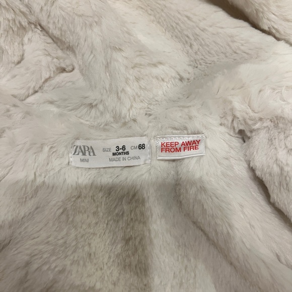Zara 3-6 months sweater/jacket with buttons lined with fur. VGUC - Picture 3 of 4